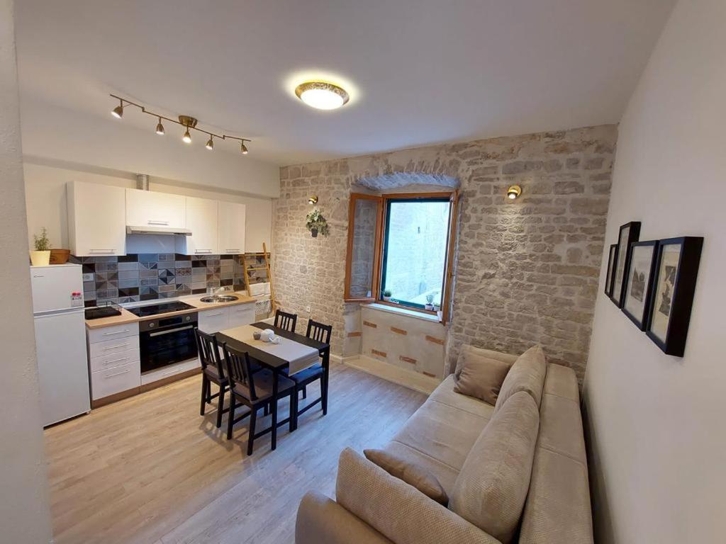 Central Palace Apartment Шибеник Экстерьер фото