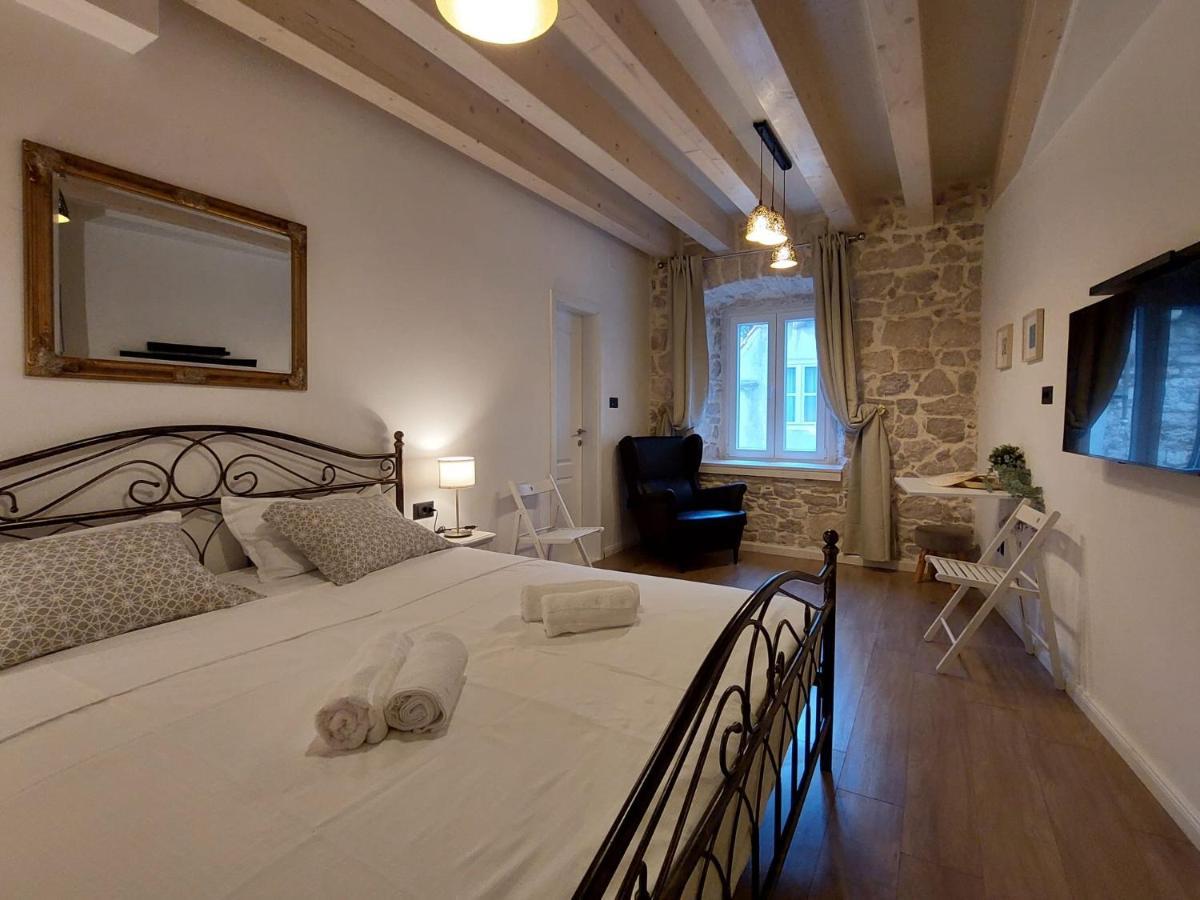 Central Palace Apartment Шибеник Экстерьер фото